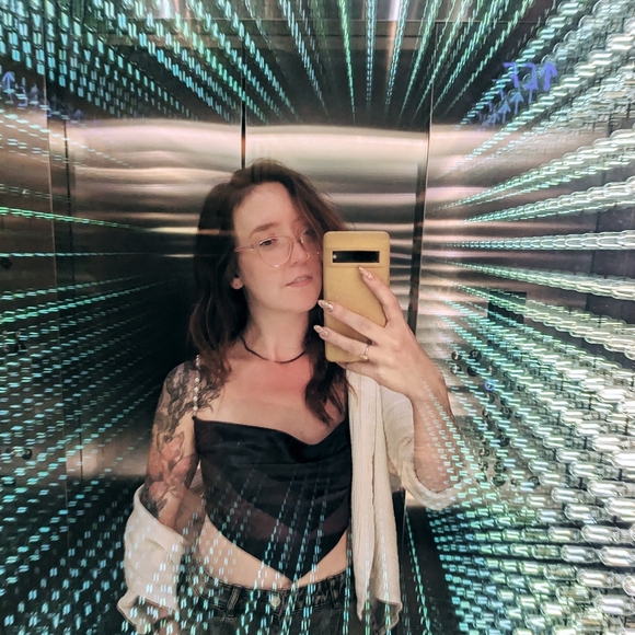 Meet your Posher, Alina - Picture 2 of 2